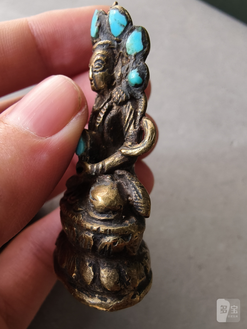 A copper gahu with partially gilded silver front with 'Buddhist emblems' and figure of Amitayus with turquoise inlays - 图7